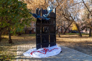 Памятный знак, посвящённый 200-летию Ф.М. Достоевского