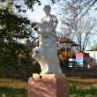 livny-skulptura-krestyanka-02