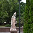 novorossijsk-skulptura-devushka-s-vinogradom-01