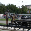 ekaterinburg-skulptura-putejcy-01