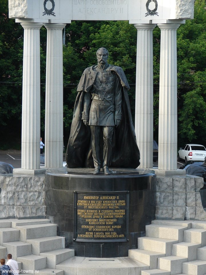 Памятник александру в москве