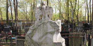 Надгробный памятник на могиле М.М. Пришвина
