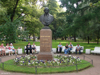 Бюст Н.В. Гоголя. Фото 18.07.2011