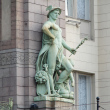 Скульптура на здании торгового дома братьев Елисеевых