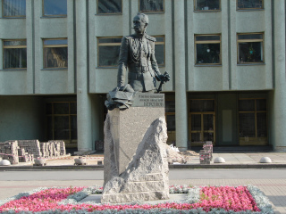 Памятник А.А. Брусилову. Фото 22.07.2011