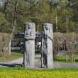 zelenogorsk-skulptura-lyudi-i-zveri-04