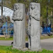 zelenogorsk-skulptura-lyudi-i-zveri-05
